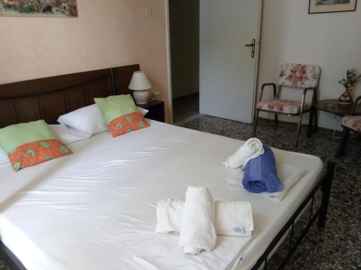 Agnes Rooms Kini Buitenkant foto